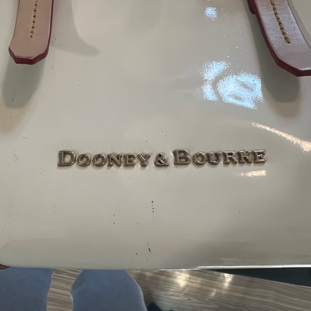 Dooney and Bourke handbag in neutral colors of white and beige - Picture 5 of 8